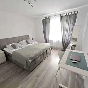Fh-naehe: Modernes Mit Balkon Hof (Bavaria)